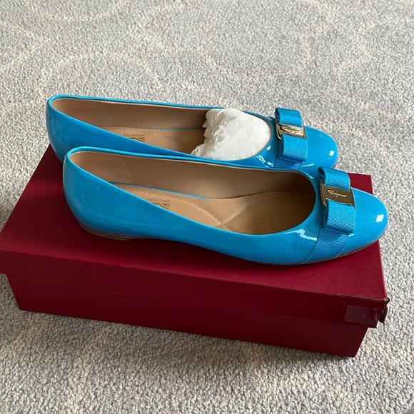 Salvatore Ferragamo Varina Flats - Picture 1 of 4